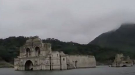 Тука има, тука няма: Храм изплува от язовир в Мексико