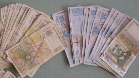 Минималните прагове - една напред, две назад