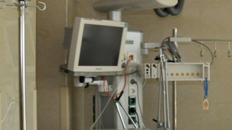 Хвърлиха пиратки в дома на кандидат-кмет