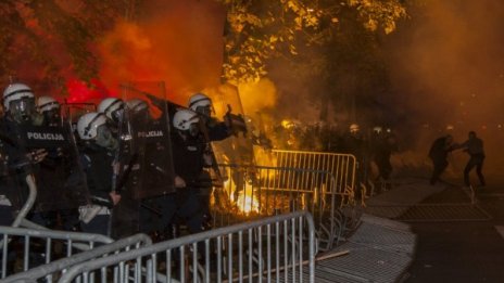 Полицията в Черна гора със сълзотворен газ срещу антиправителствен протест 