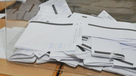 В Карнобатско: Жива верига спря пришълци за вота