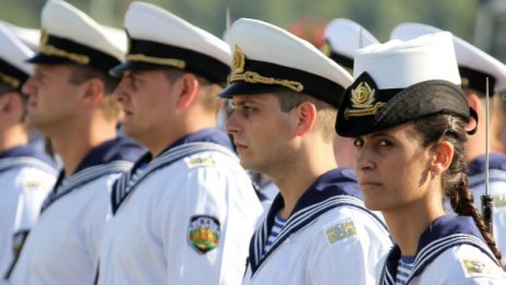 Армията се напълни с реднички и сержантки