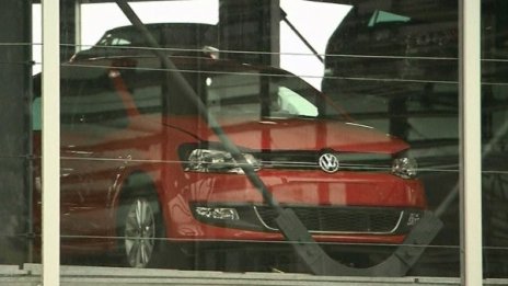 Меркел притеснена в Китай: Бистрят бъдещето на VW
