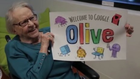 Сбъдната мечта - 97-годишна се докосна до Google!
