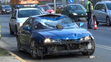 Шофьор уби колоездач, мина на червено в Пловдив