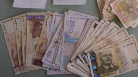 Арестуваха мъж в Плевен, в колата му пари и ЕГН-та