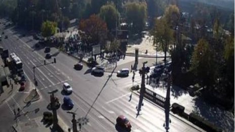 Протести тук, протести там. Полицаите пак на Орлов мост