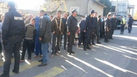 Кметът на Семчиново встъпи в длъжност с... полиция