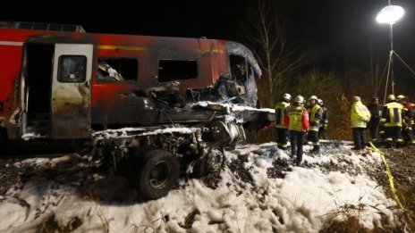 Влак и камион се сблъскаха в Германия