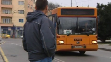 В автобуса: Шофьори нямат билети, пушат, викат...