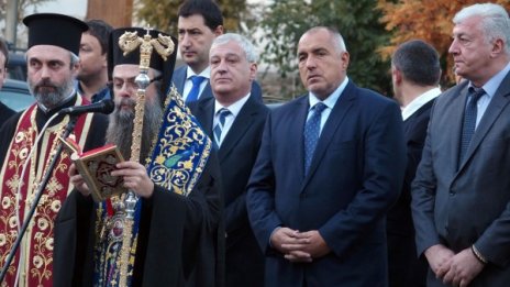 Полицаите искат да съборят държавата ли, пита Борисов