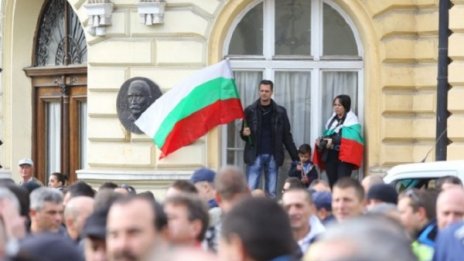 Глас от протеста: Не сме тарикати, служим на народа!