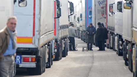 5-километрова опашка от ТИР-ове на Кулата