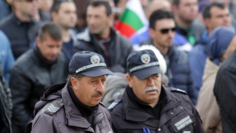 Ще доведат ли протестите под пагон до вот – предсрочен?