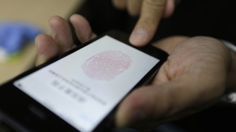 Apple защитава патент за "паник режим" на iPhone