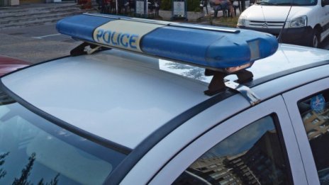 Полиция пред офиса на Баневи, чули се два взрива