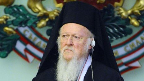 Протест със свещи изпрати Вселенския Вартоломей