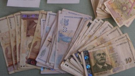 Измамиха две баби от Русе с общо 8400 лева