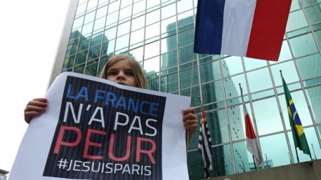 След атентатите: Франция обсъжда затваряне на джамии