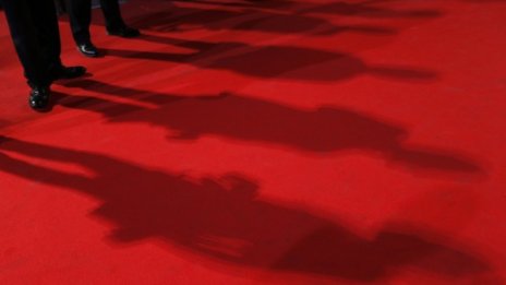 Холивуд смекчи блясъка след терора в Париж