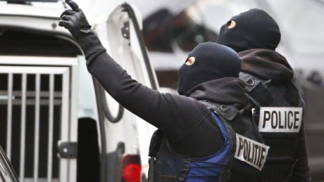 Французите задържаха 23-ма, но "това е само началото"!