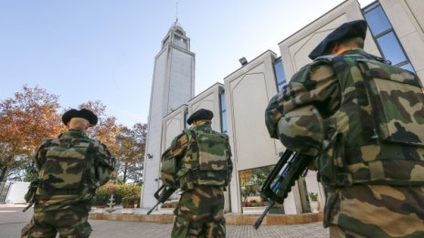 Джамиите в Париж под засилена охрана