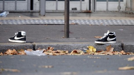 Паспортът до трупа на парижко камикадзе - менте