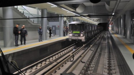 Транспортът в София работи извънредно за нощта на театрите