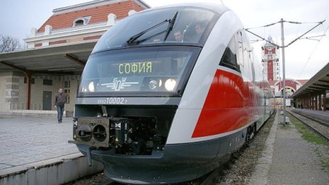 БДЖ няма да спира губещите влакове 