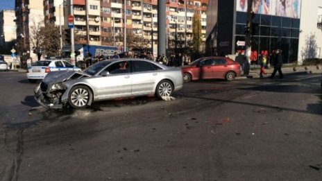 Жена загина при тежка катастрофа в София