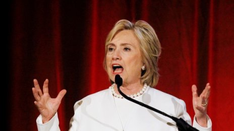 Хилари Клинтън с по-твърд подход към ИД от Обама