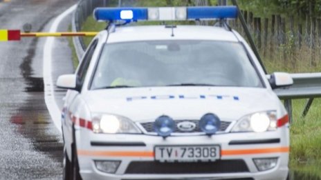 Двама полицаи са ранени с нож в Норвегия
