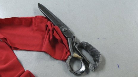 Палестинки наръгаха израелец с ножици, полицай уби едната