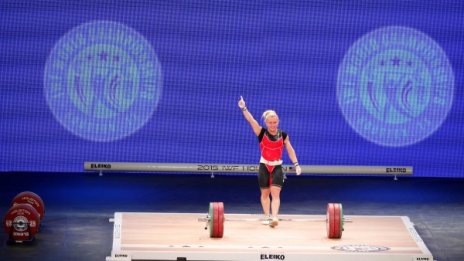 Българка счупи два рекорда на световното по щанги