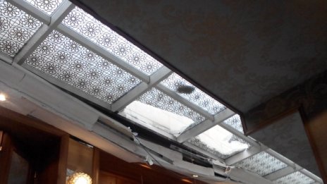 Таван се срути в хотел "Балкан"