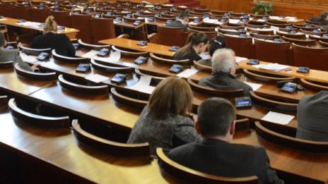 Депутатският октомври - 8 дни работа, 44 неизвинени    