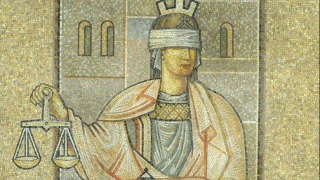 Арест за българка, осъдена за трафик на мигранти в Румъния
