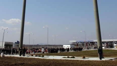 Спряха автомобилите на границата с Турция