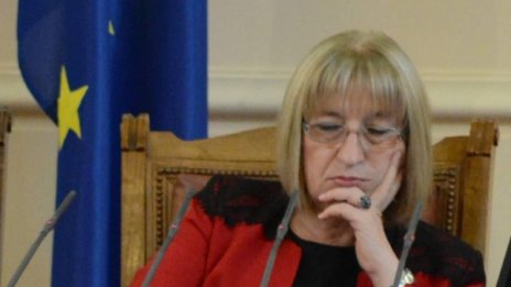 Крясъци, обиди... Депутати се съдят, Цачева наказва  