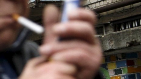 Пушим все по-малко нелегални цигари