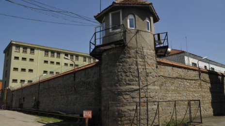 20 души в килия: Ползваме кофа за тоалетна!