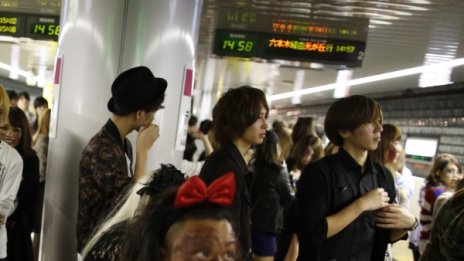 Петима ранени след взрив в метрото на Токио