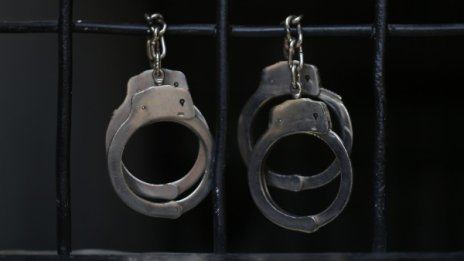 Задържаха наглеца, обрал бижутерия посред бял ден