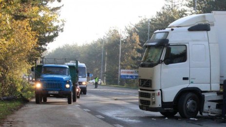 Пешеходец загина на "Тракия", пометен от ТИР 