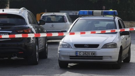 Стреляха по офис на Алексей Петров, има ранени*