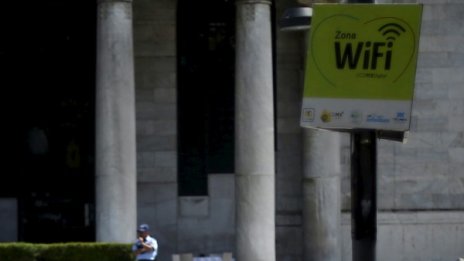 Париж може да блокира обществения Wi-Fi