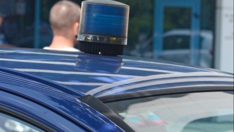 В лекарския кабинет: Бой и после кражба