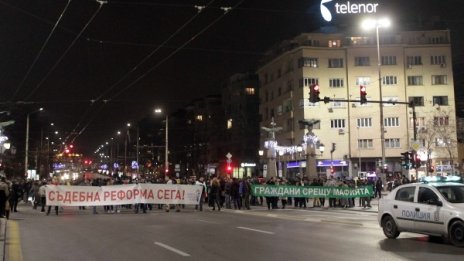 Протест в подкрепа на Иванов обиколи институциите 