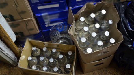 Разбиха нелегален цех за алкохол в София