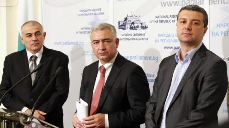 Сланина, винетки... Тръгват преговорите за вот срещу кабинета  